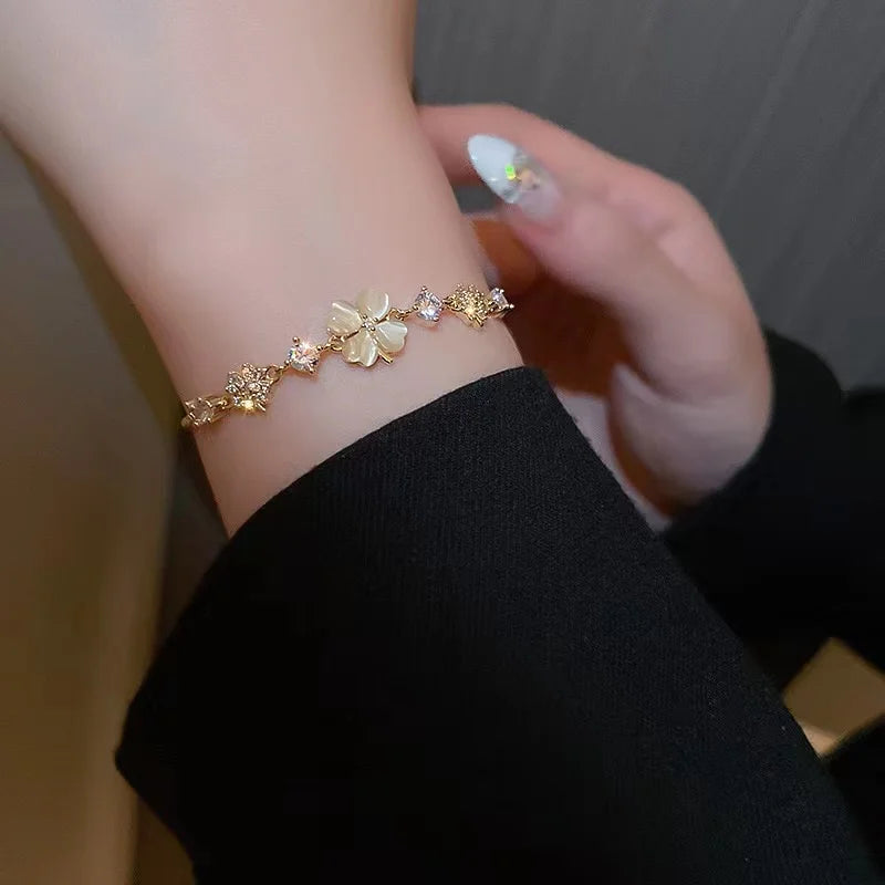 Luxury AAA Zircon Opal Clover Adjustable Bracelet For Women New Fashion Sparkling Gold Color Bracelet Wedding Jewelry Party Gift